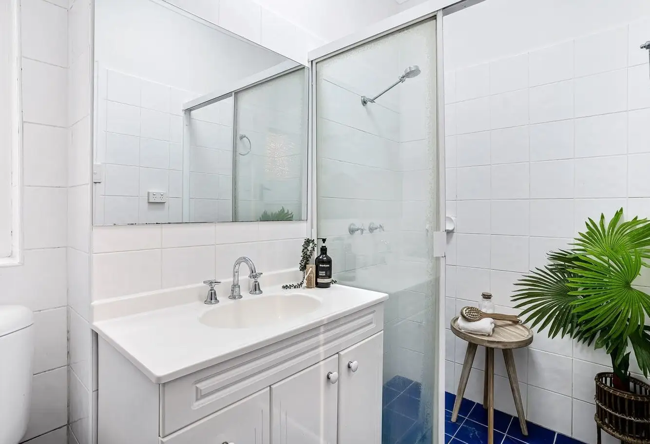 4/2 Crick Avenue, Elizabeth Bay Sold by Bradfield Badgerfox - image 1
