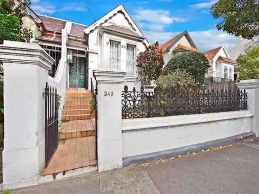 240 Edgecliff Road, Woollahra Sold by Bradfield Badgerfox
