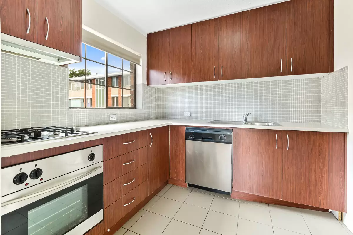 2/20-22 Ross Street, Glebe Leased by Bradfield Badgerfox - image 1
