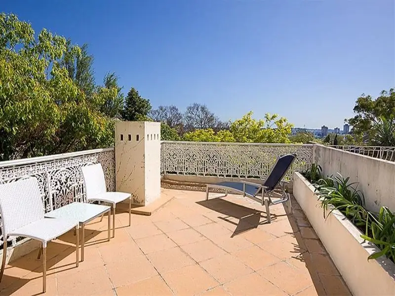 2 Stafford Street, Paddington Sold by Bradfield Badgerfox - image 1