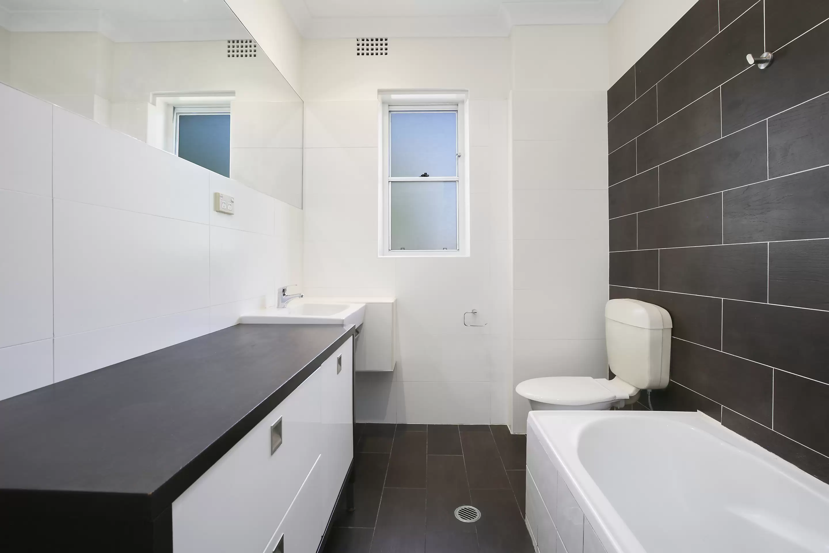 4/118 Sailors Bay Road, Northbridge Leased by Bradfield Badgerfox - image 1
