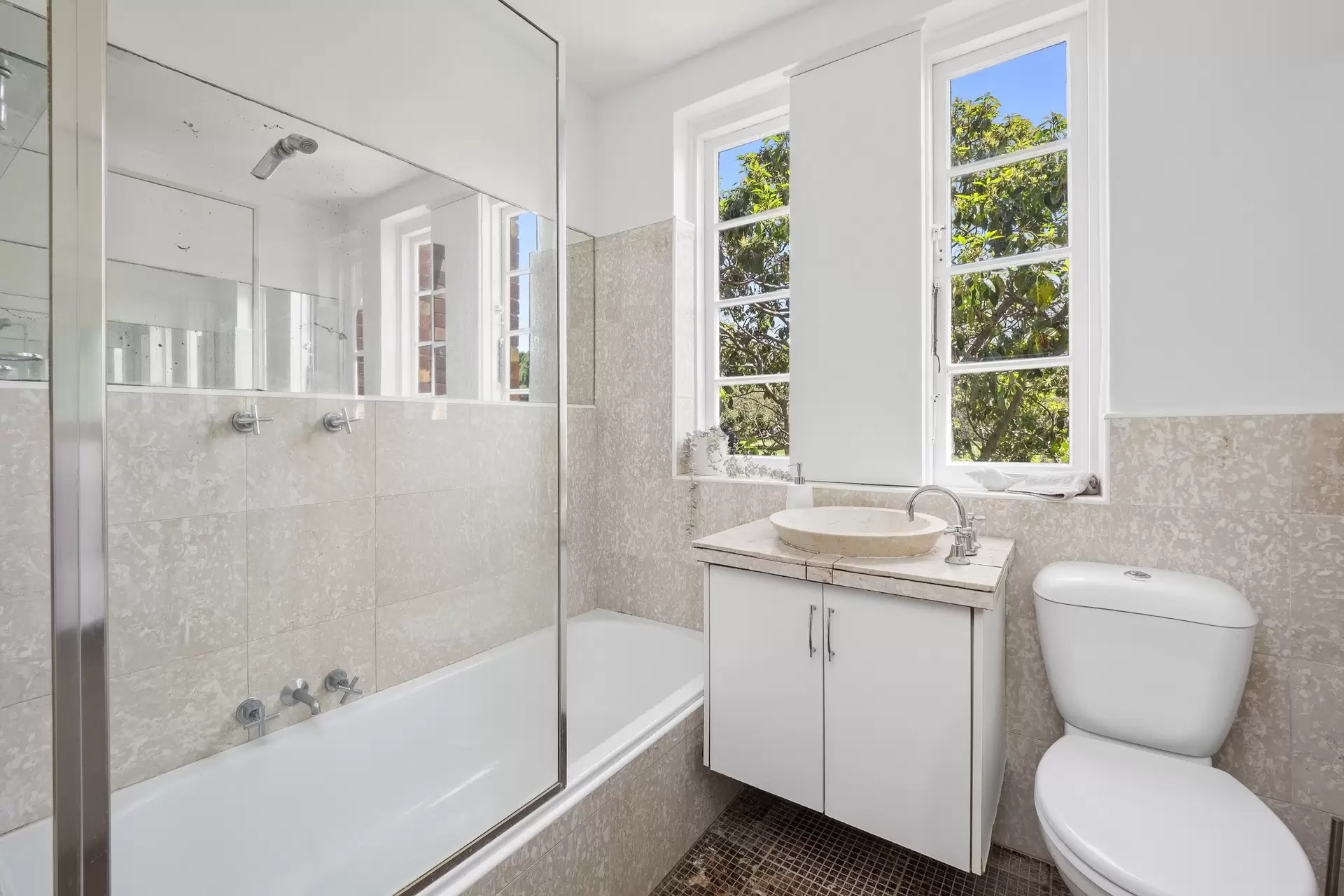 8/15 Manion Avenue, Rose Bay Sold by Bradfield Badgerfox - image 1