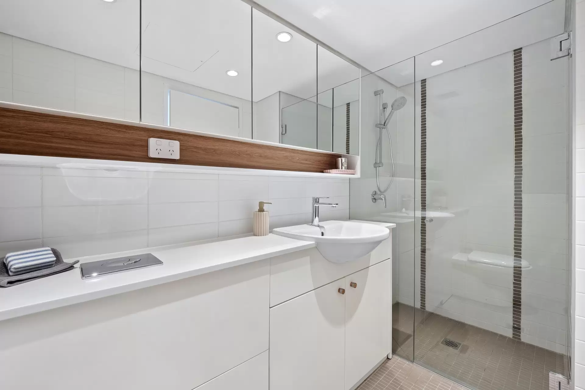 2/69-87 Dangar Street, Randwick Sold by Bradfield Badgerfox - image 1