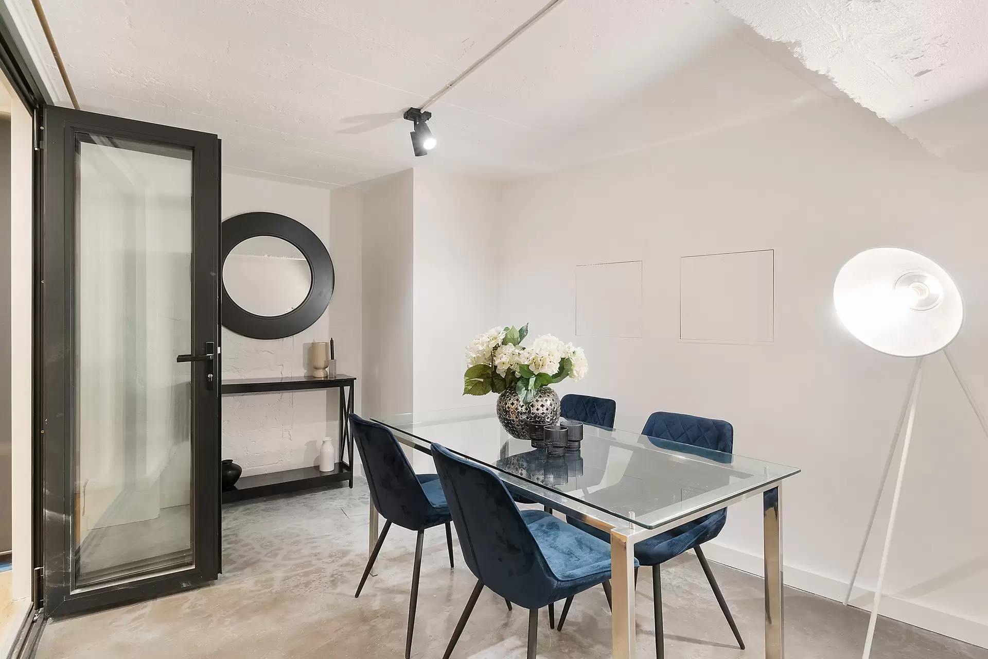2/35-37 Elizabeth Bay Road, Elizabeth Bay Sold by Bradfield Badgerfox - image 1