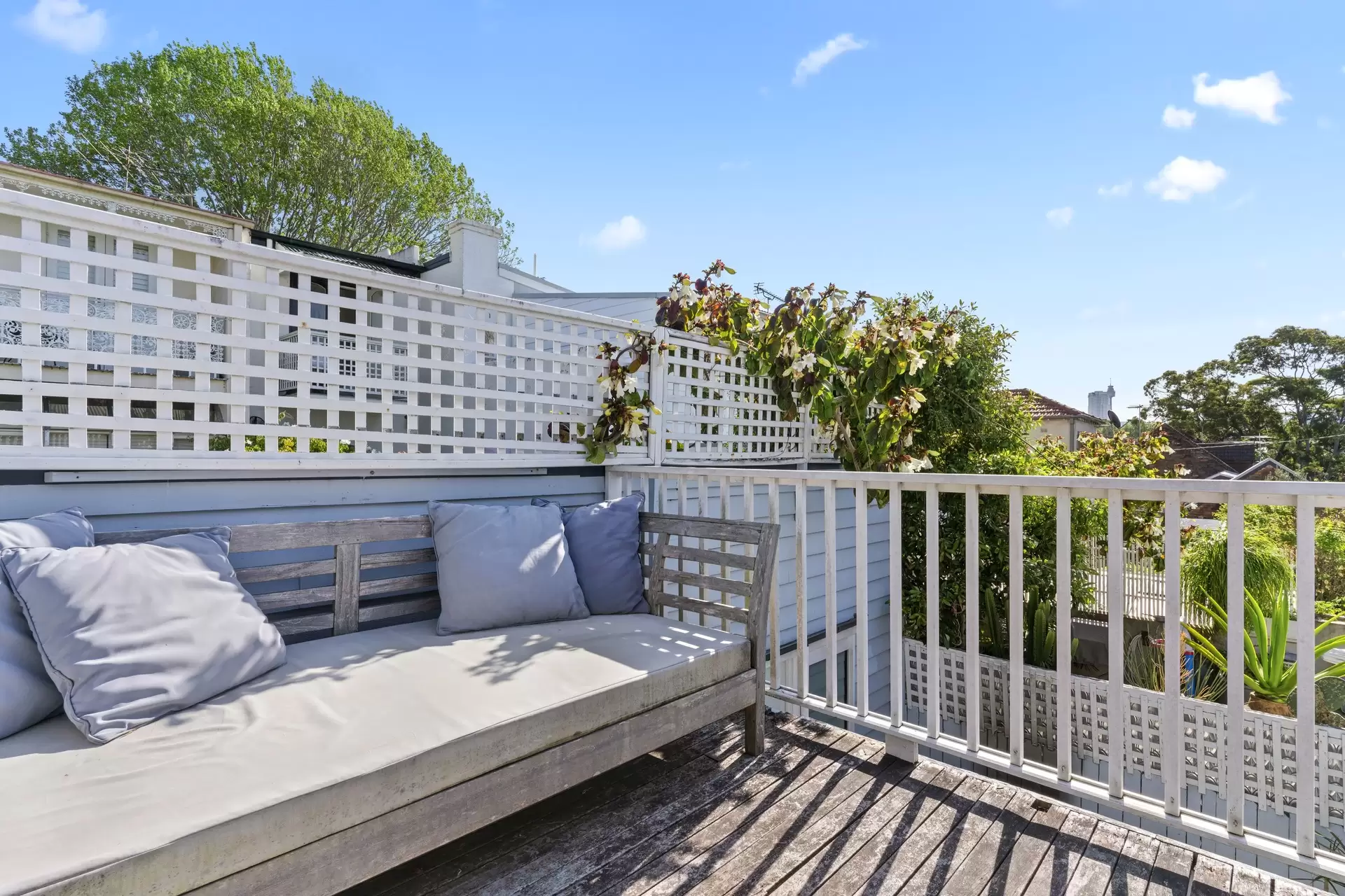 5 Sutherland Avenue, Paddington Sold by Bradfield Badgerfox - image 1