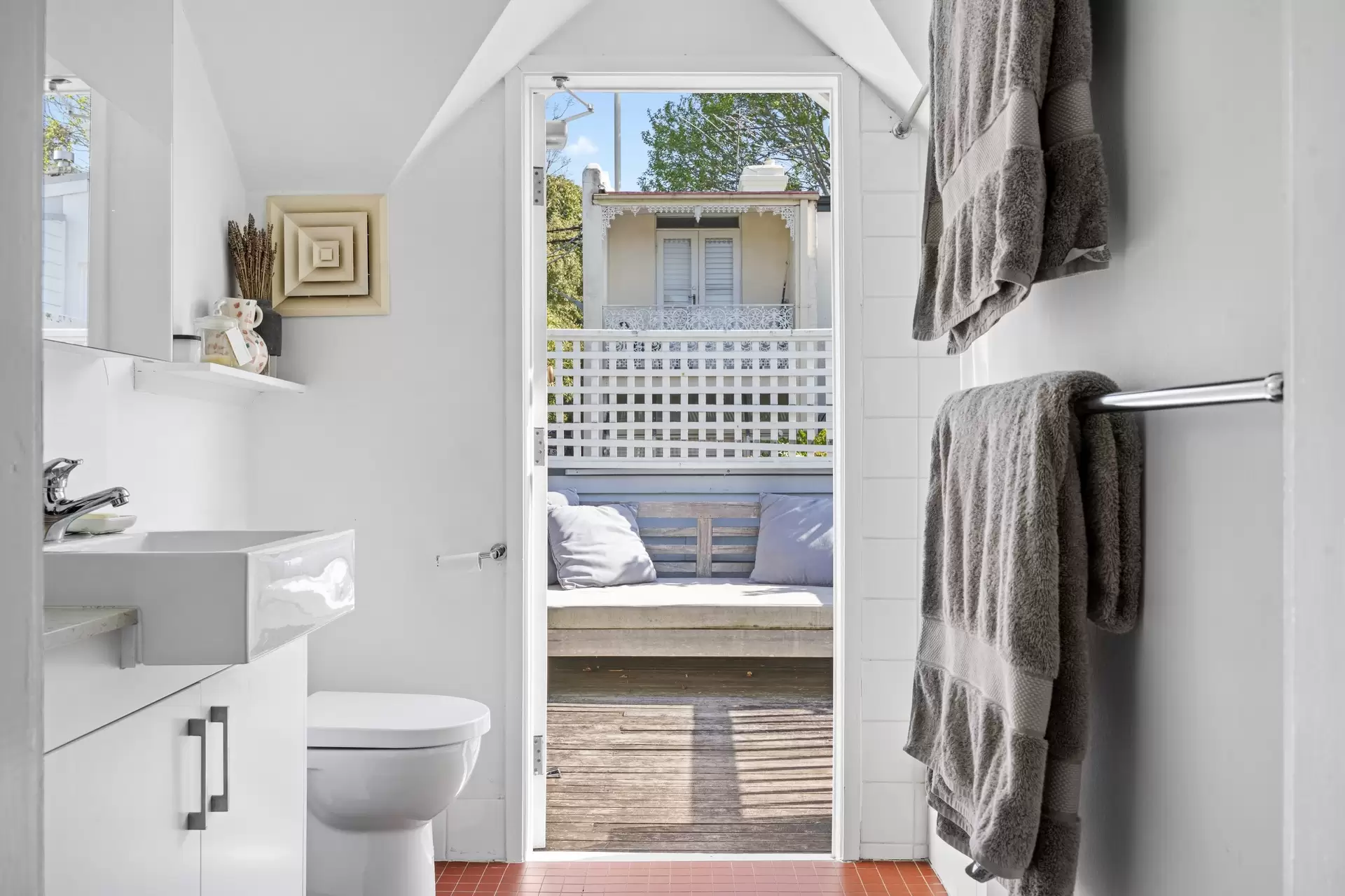 5 Sutherland Avenue, Paddington Sold by Bradfield Badgerfox - image 1