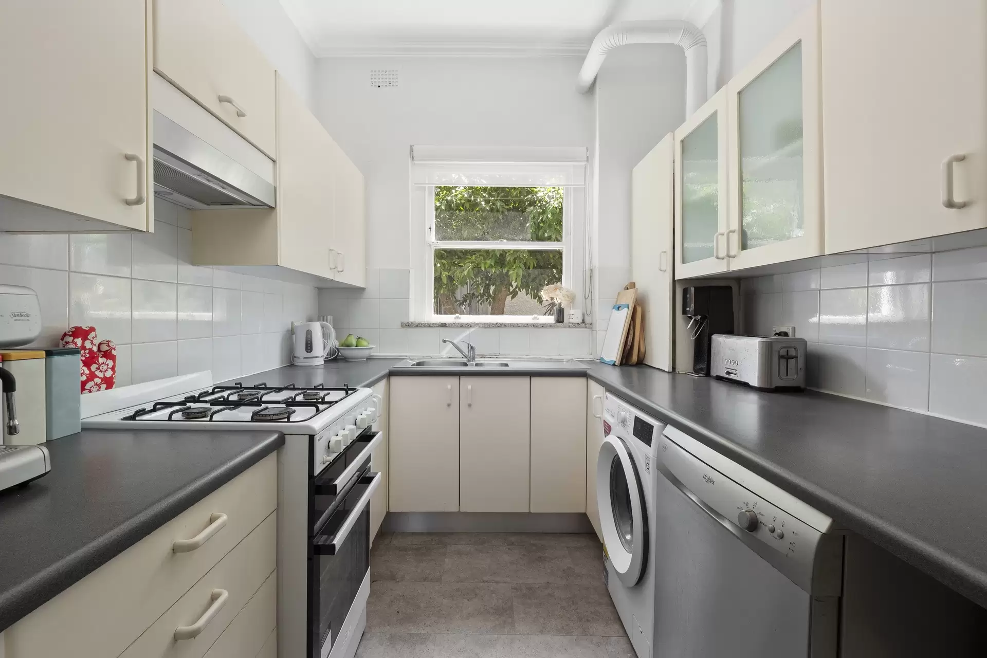 4/120 Roscoe Street, Bondi Beach Sold by Bradfield Badgerfox - image 1