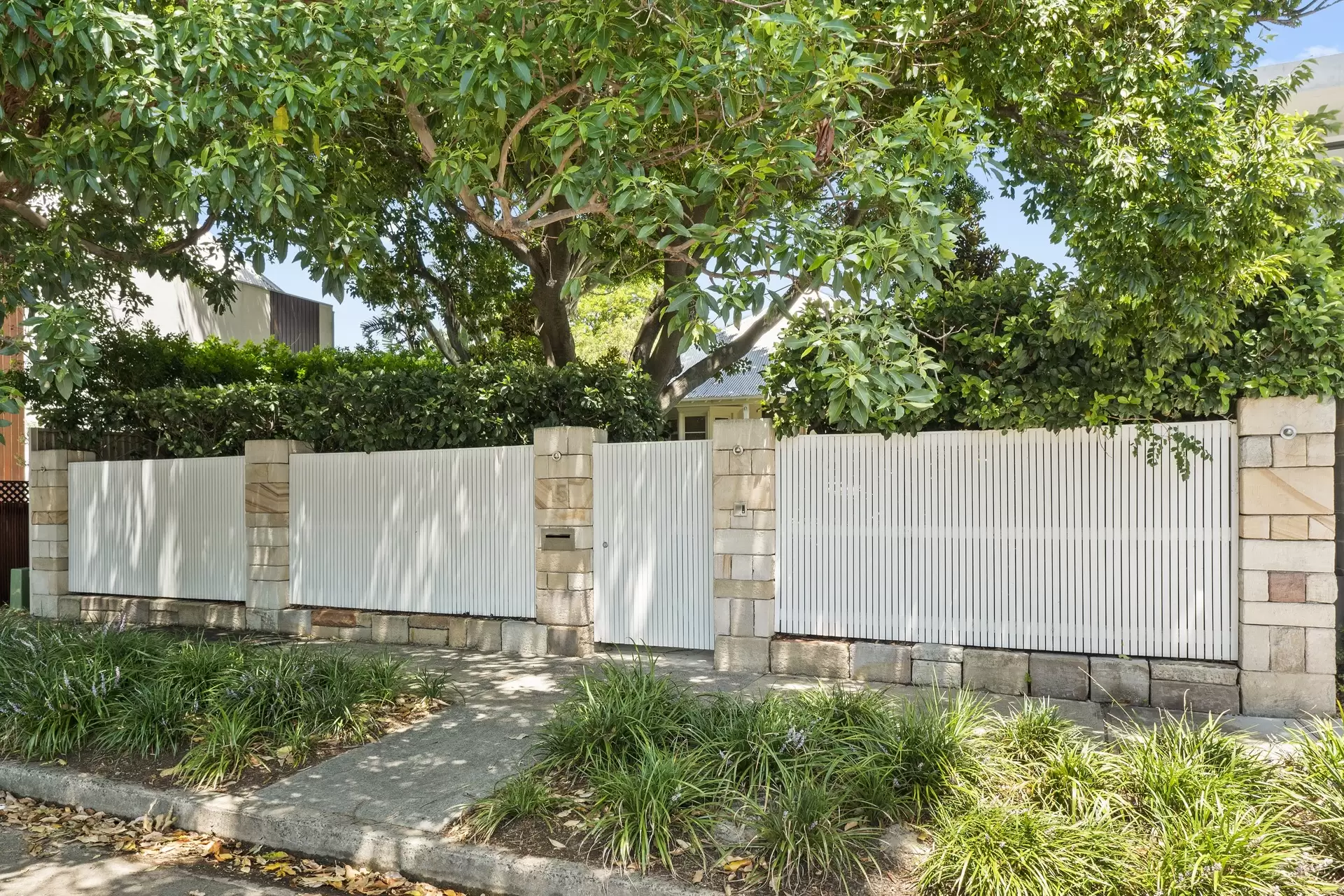 15 Faraday Avenue, Rose Bay Sold by Bradfield Badgerfox - image 1