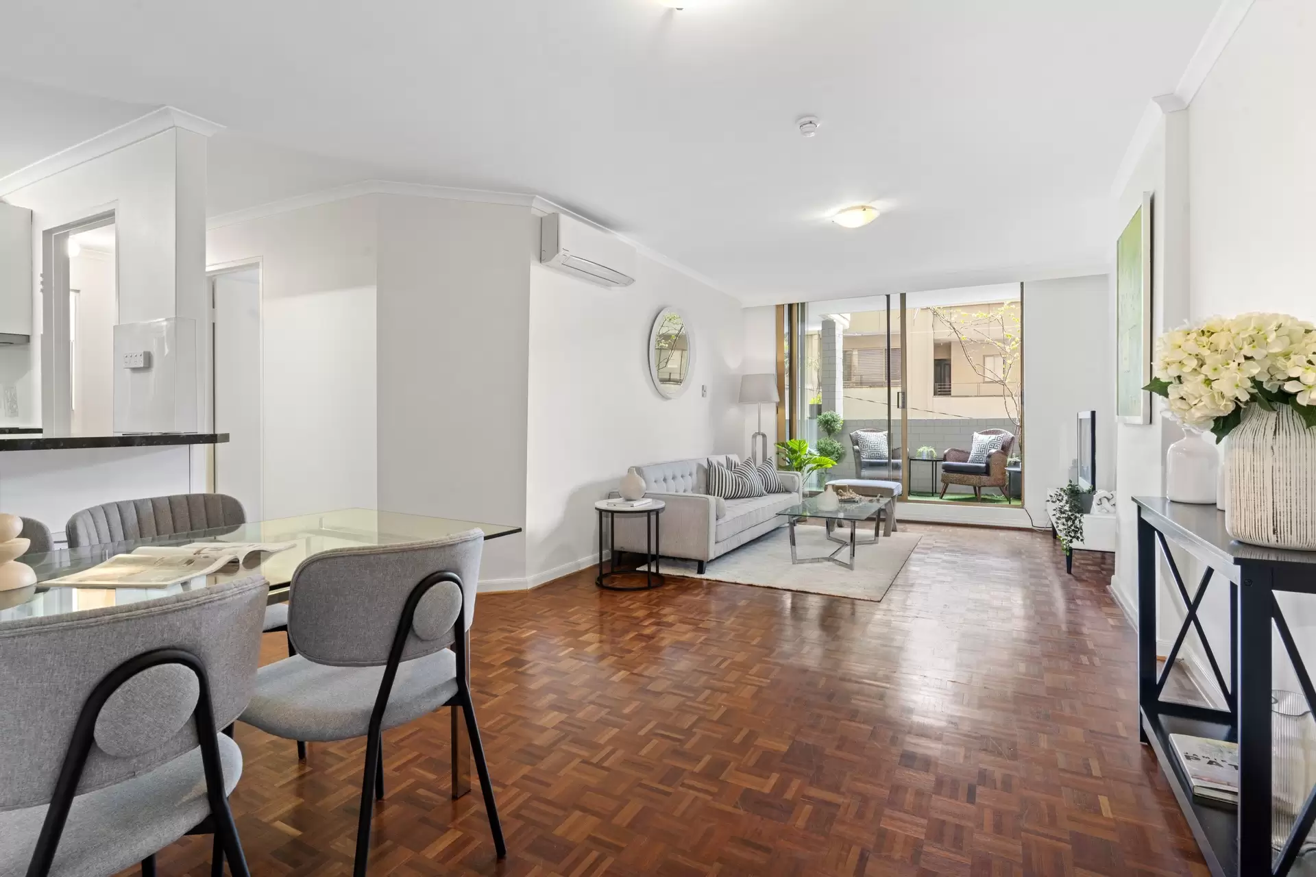 13/71 Victoria Street, Potts Point Sold by Bradfield Badgerfox - image 1
