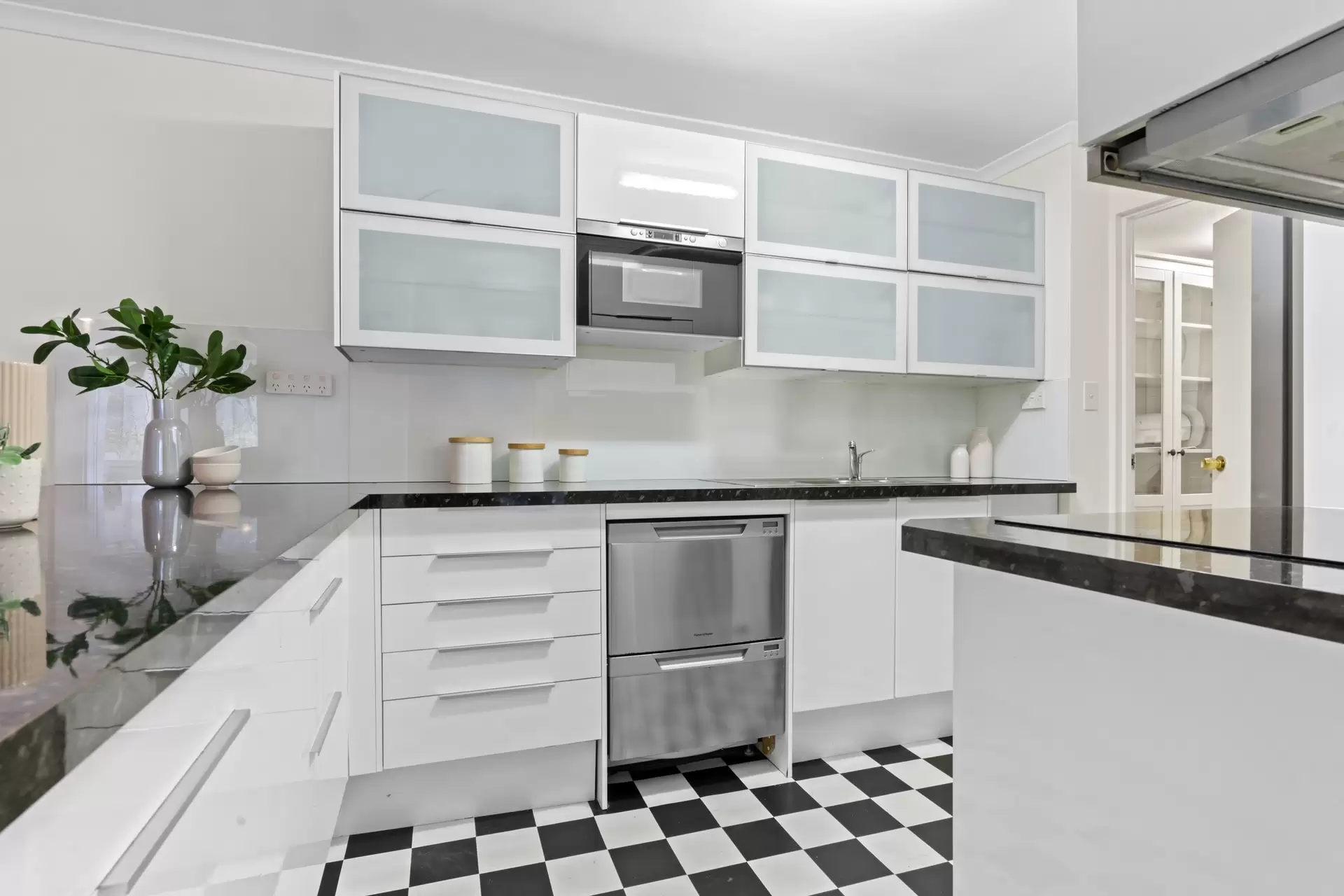 13/71 Victoria Street, Potts Point Sold by Bradfield Badgerfox - image 1