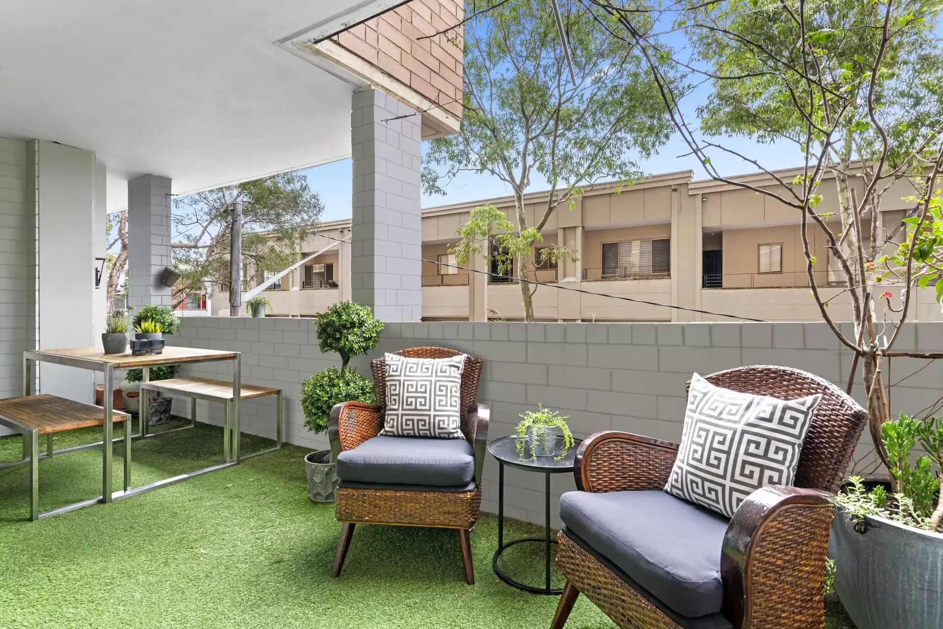 13/71 Victoria Street, Potts Point Sold by Bradfield Badgerfox - image 1