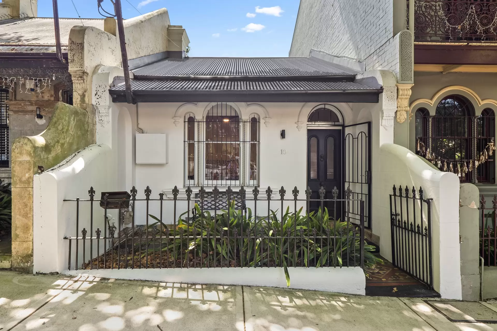 10 Holdsworth Street, Newtown Sold by Bradfield Badgerfox - image 1