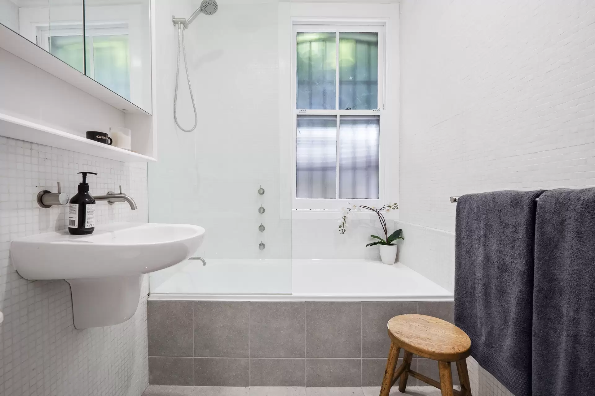 10 Holdsworth Street, Newtown Sold by Bradfield Badgerfox - image 1