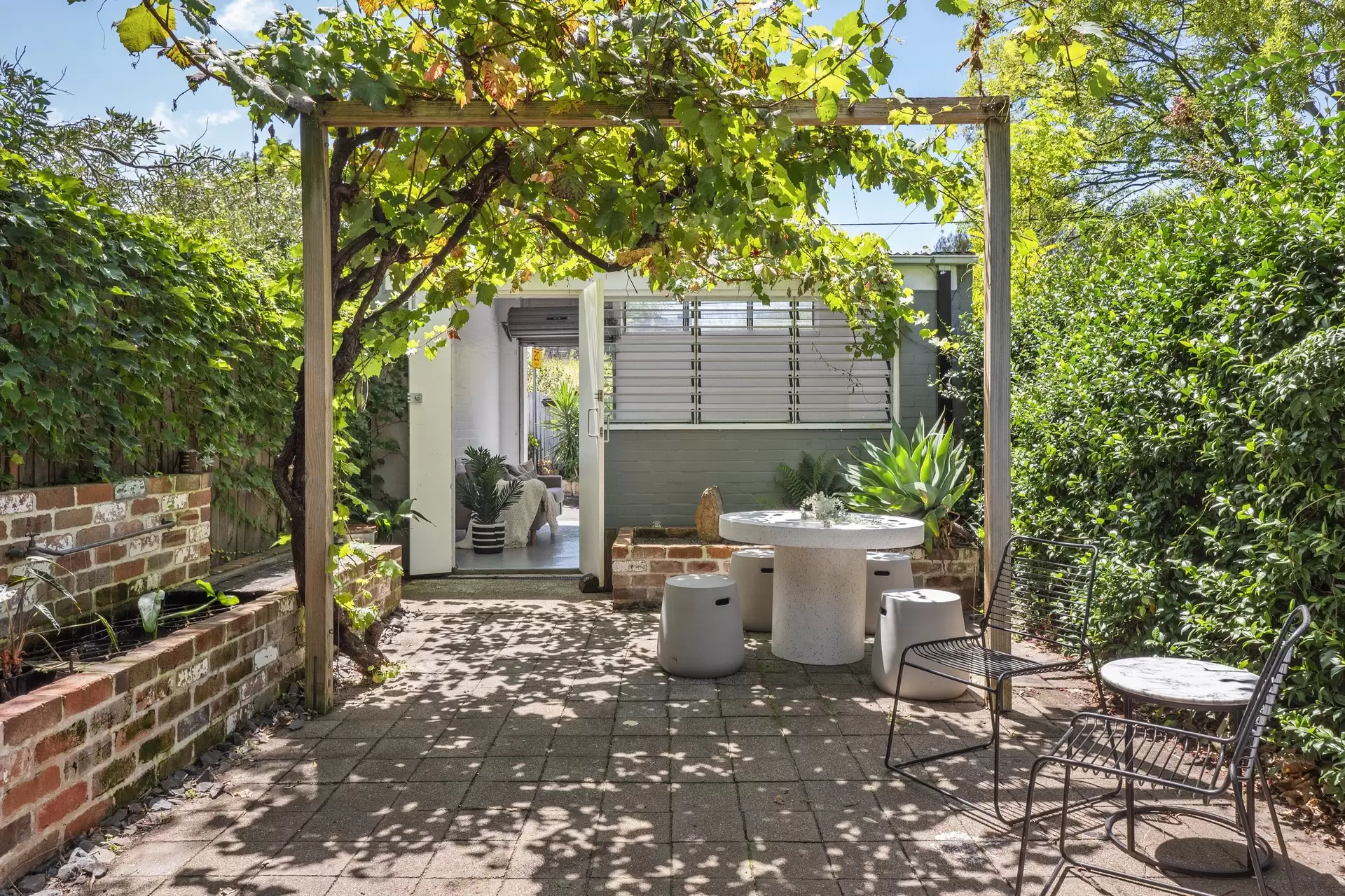 10 Holdsworth Street, Newtown Sold by Bradfield Badgerfox - image 1