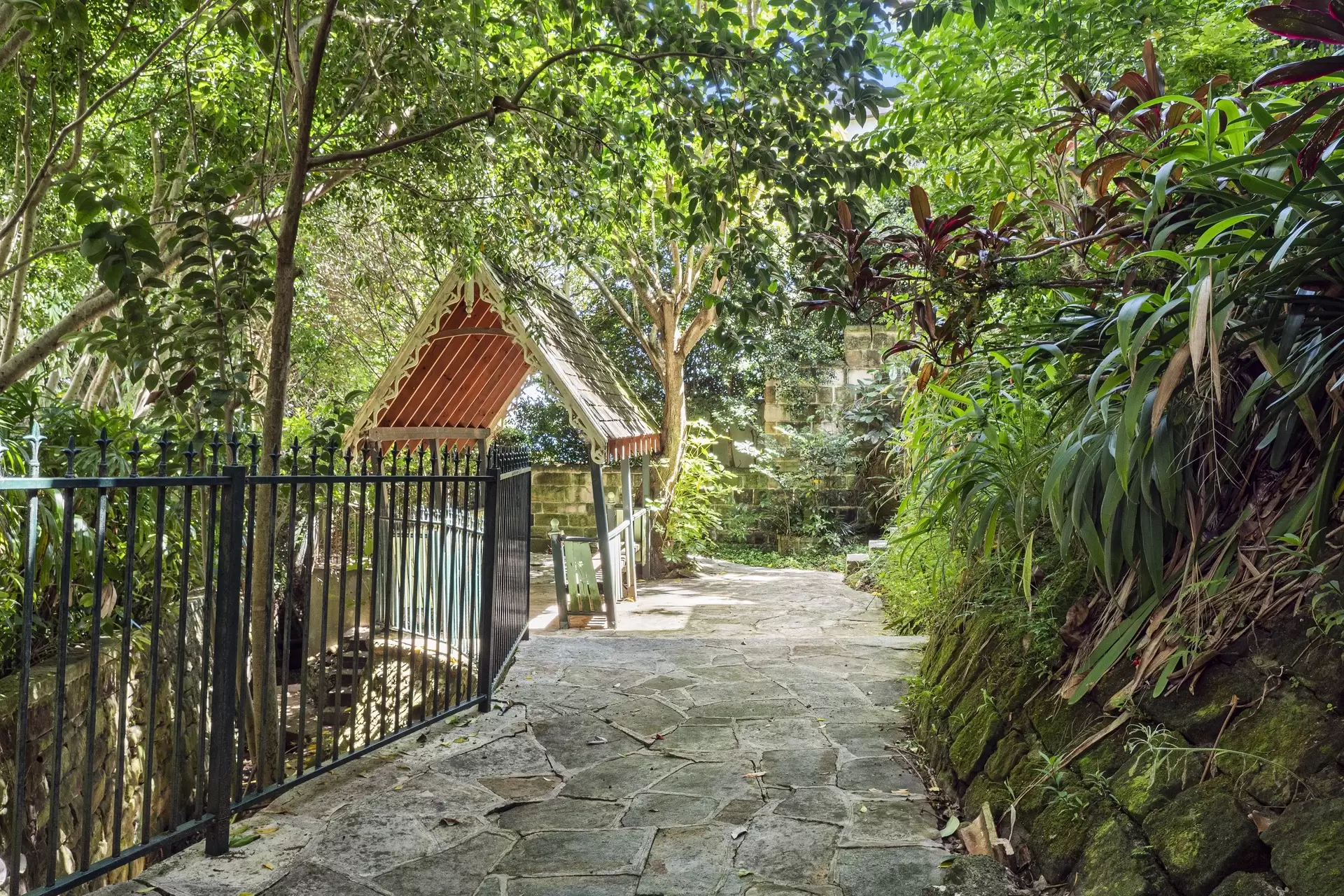 2A Carrara Road, Vaucluse Sold by Bradfield Badgerfox - image 1