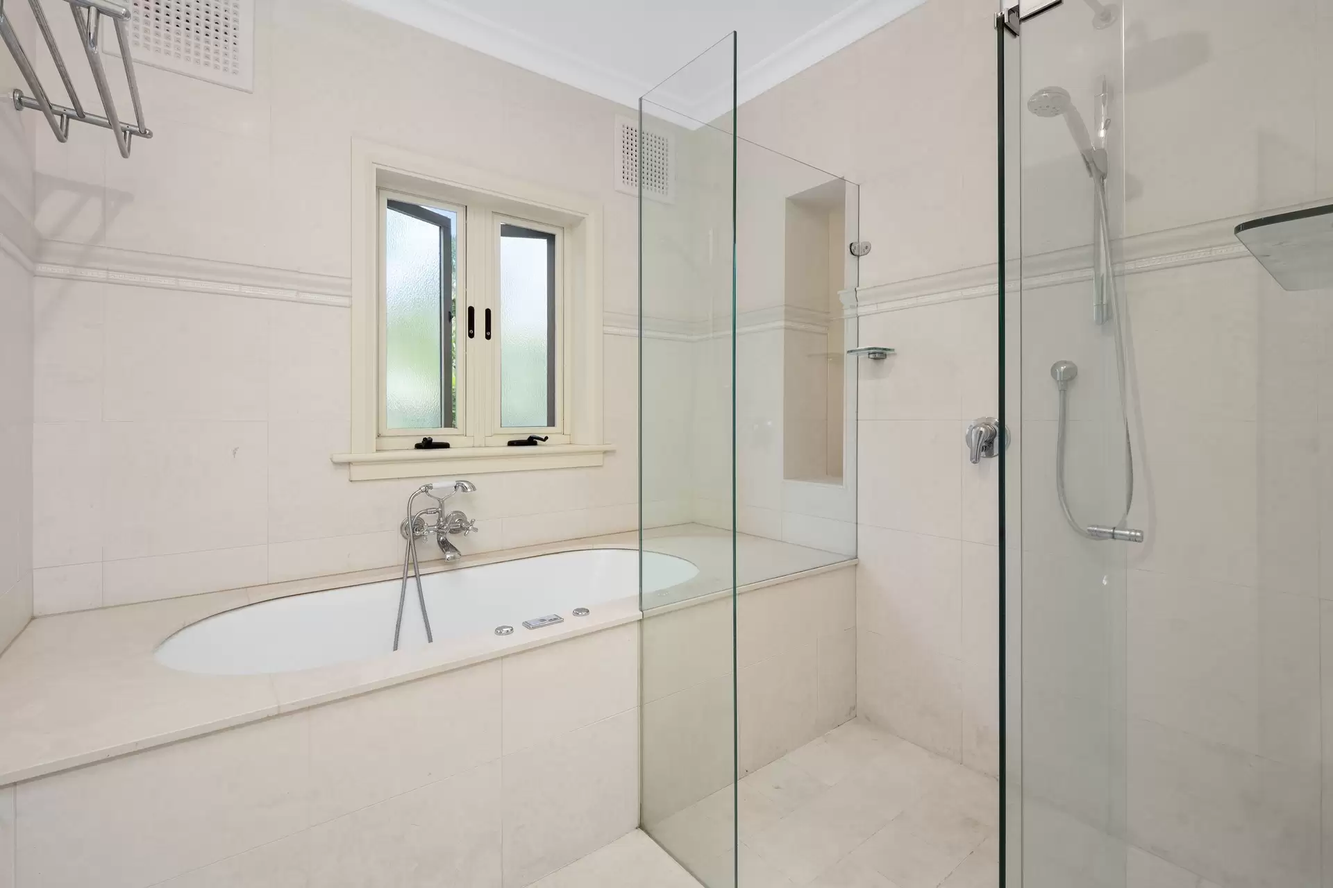 2A Carrara Road, Vaucluse Sold by Bradfield Badgerfox - image 1