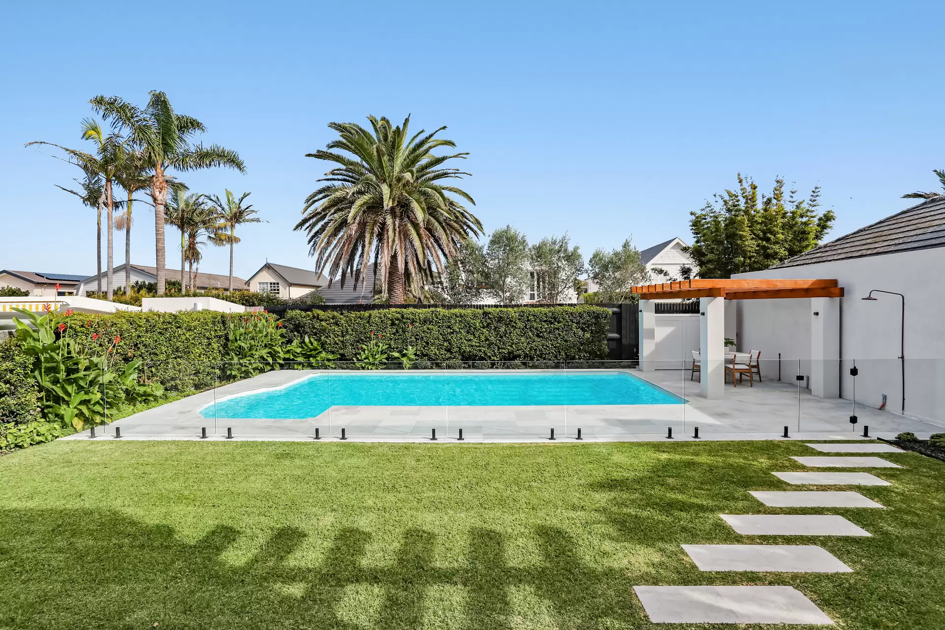180 Old South Head Road, Vaucluse Sold by Bradfield Badgerfox - image 1