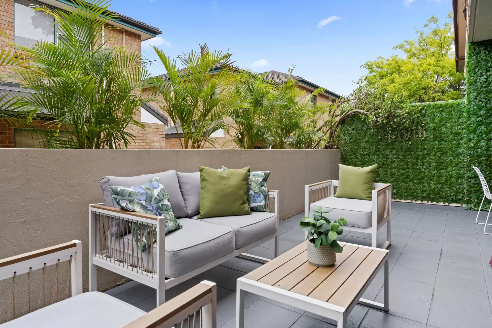2/55-57 Chester Avenue, Maroubra Sold by Bradfield Badgerfox - image 1
