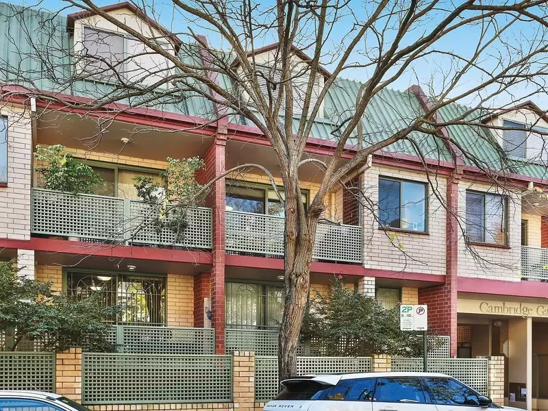 112/30 Nobbs Street, Surry Hills Sold by Bradfield Badgerfox - image 1