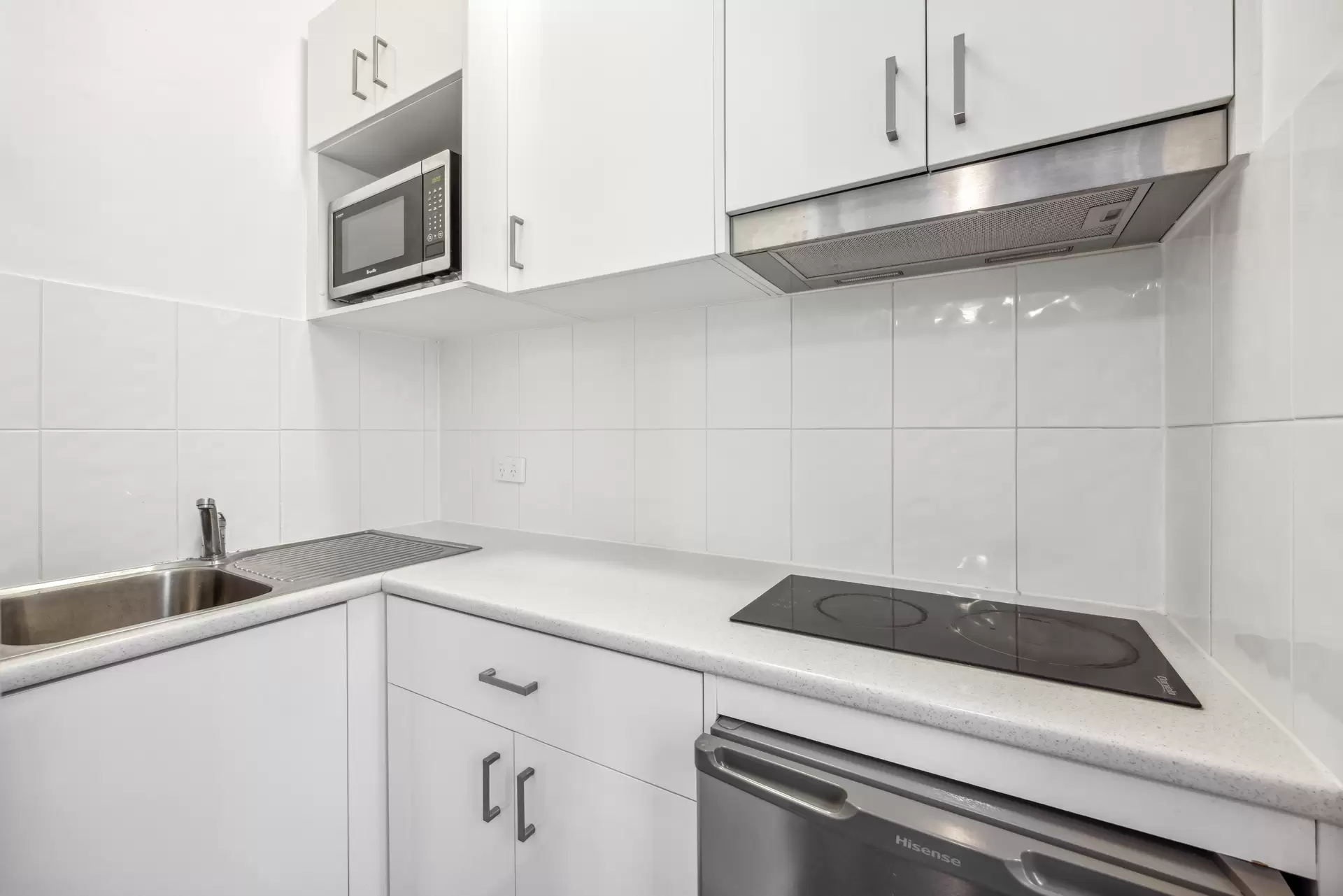 2/96 Cathedral Street, Woolloomooloo Leased by Bradfield Badgerfox - image 1
