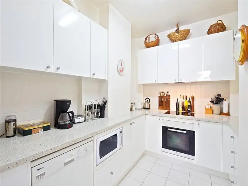 2/282 New South Head Road, Double Bay Sold by Bradfield Badgerfox - image 1