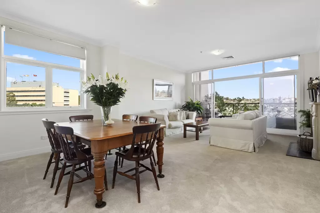 606/2 Darling Point Road, Darling Point Sold by Bradfield Badgerfox