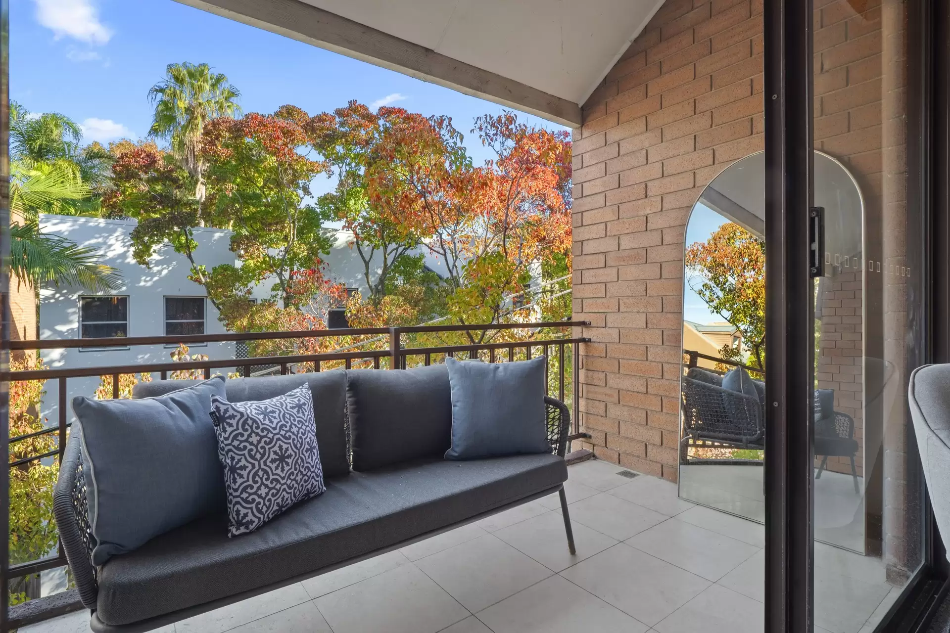 27/14-40 Davies Street, Surry Hills Sold by Bradfield Badgerfox - image 1