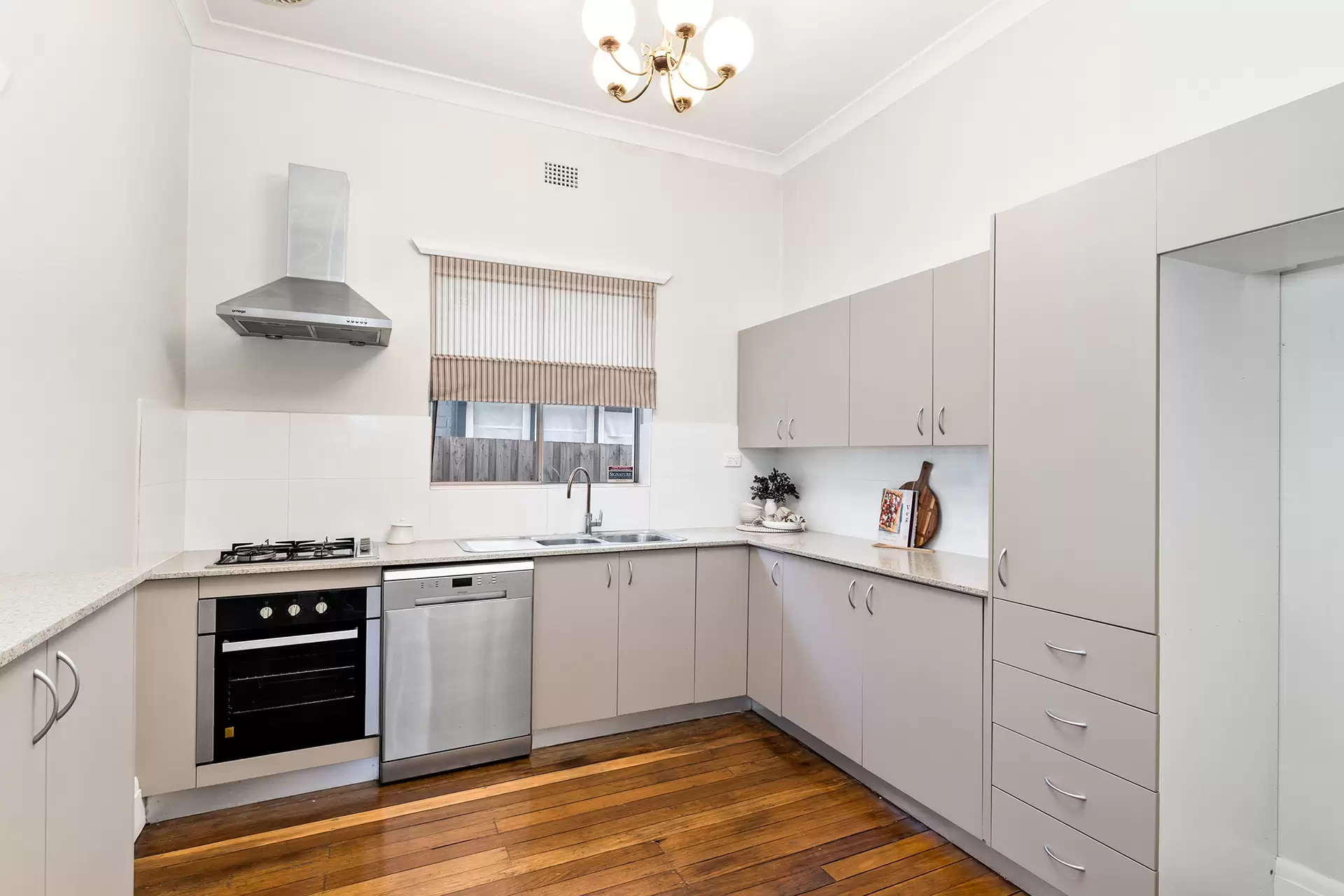 296 Doncaster Avenue, Kingsford Sold by Bradfield Badgerfox - image 1