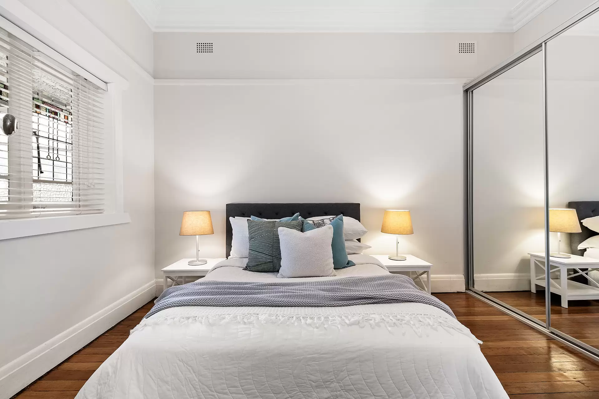 296 Doncaster Avenue, Kingsford Sold by Bradfield Badgerfox - image 1