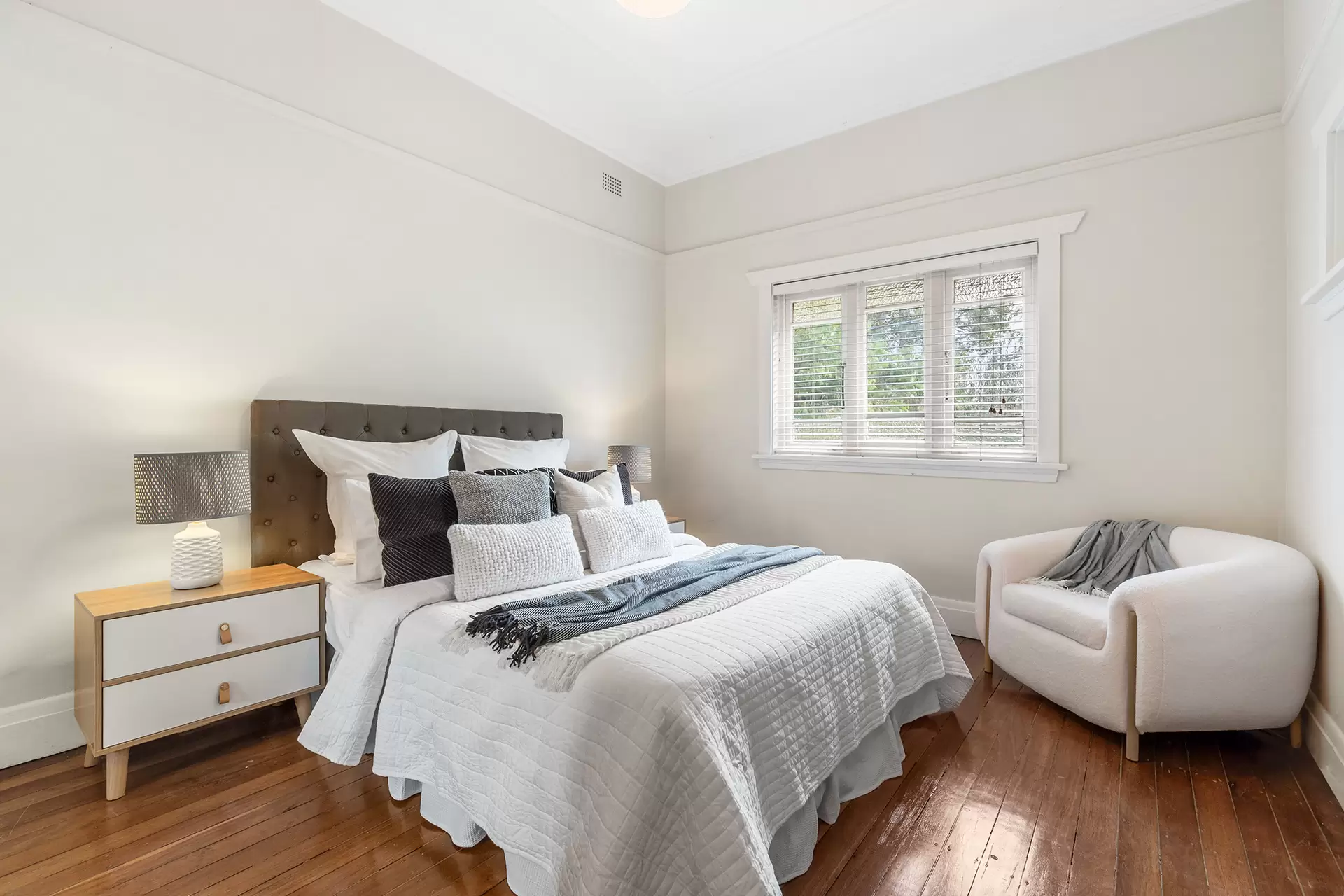 296 Doncaster Avenue, Kingsford Sold by Bradfield Badgerfox - image 1