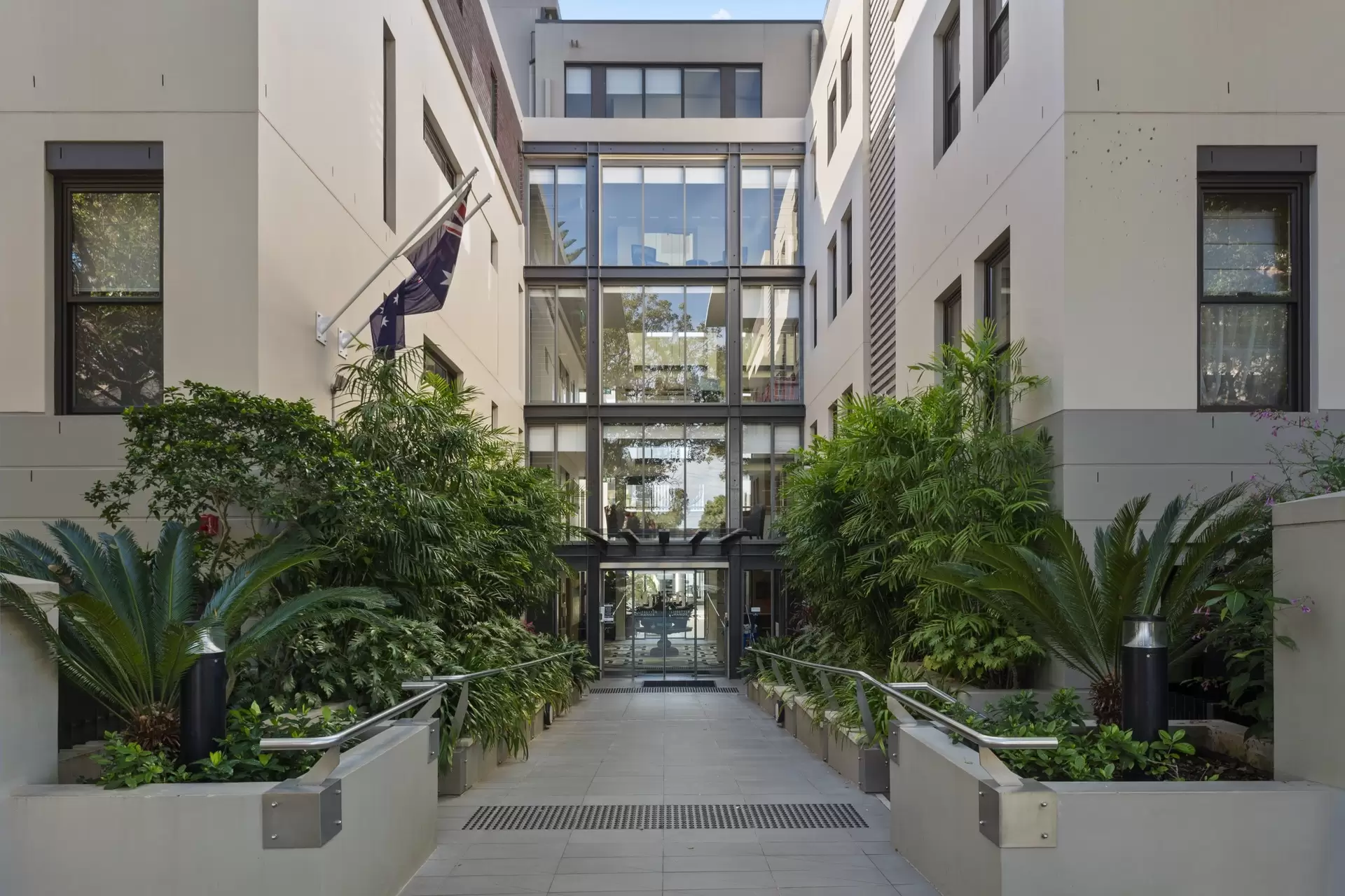 1/24-32 Flood Street, Bondi Sold by Bradfield Badgerfox - image 1
