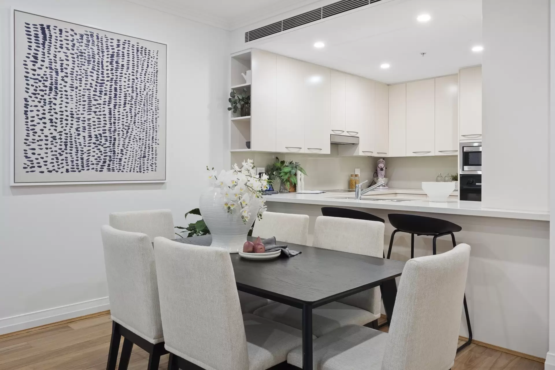 1/24-32 Flood Street, Bondi Sold by Bradfield Badgerfox - image 1