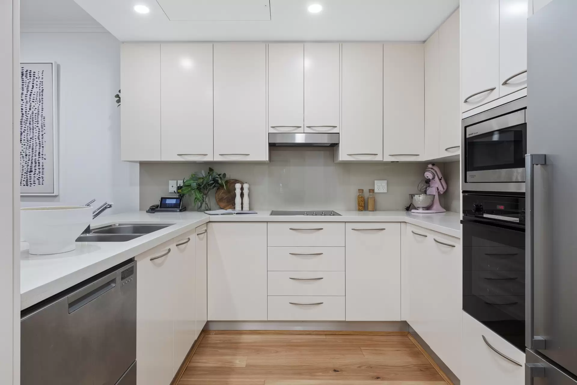 1/24-32 Flood Street, Bondi Sold by Bradfield Badgerfox - image 1
