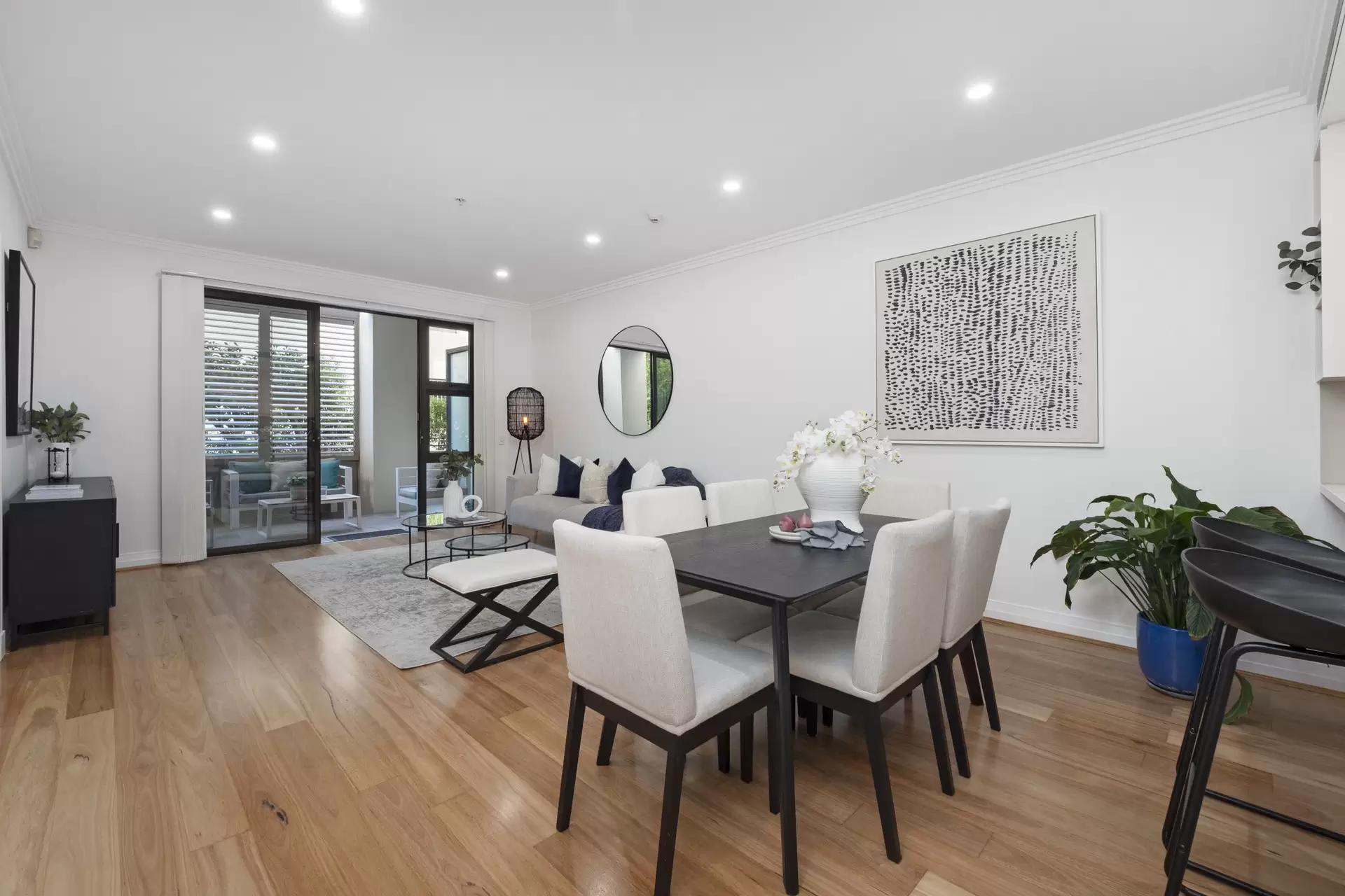1/24-32 Flood Street, Bondi Sold by Bradfield Badgerfox - image 1
