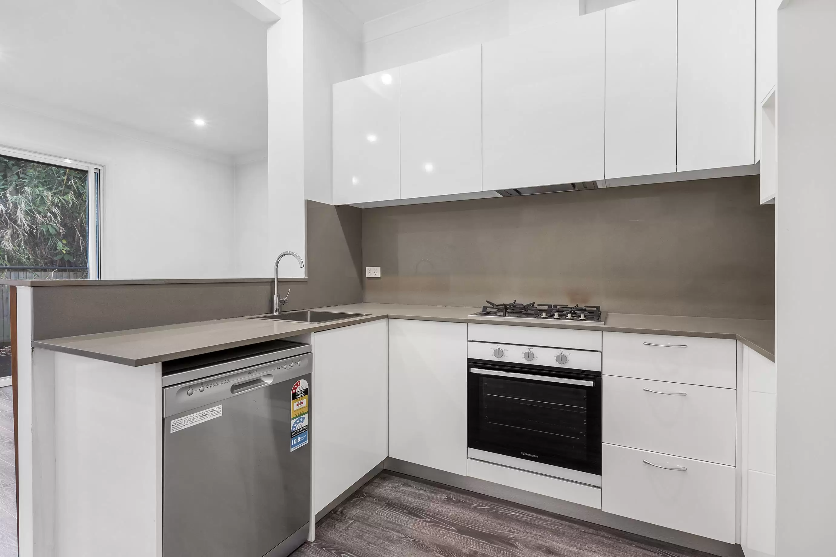 6 Alton Street, Woollahra Leased by Bradfield Badgerfox - image 1