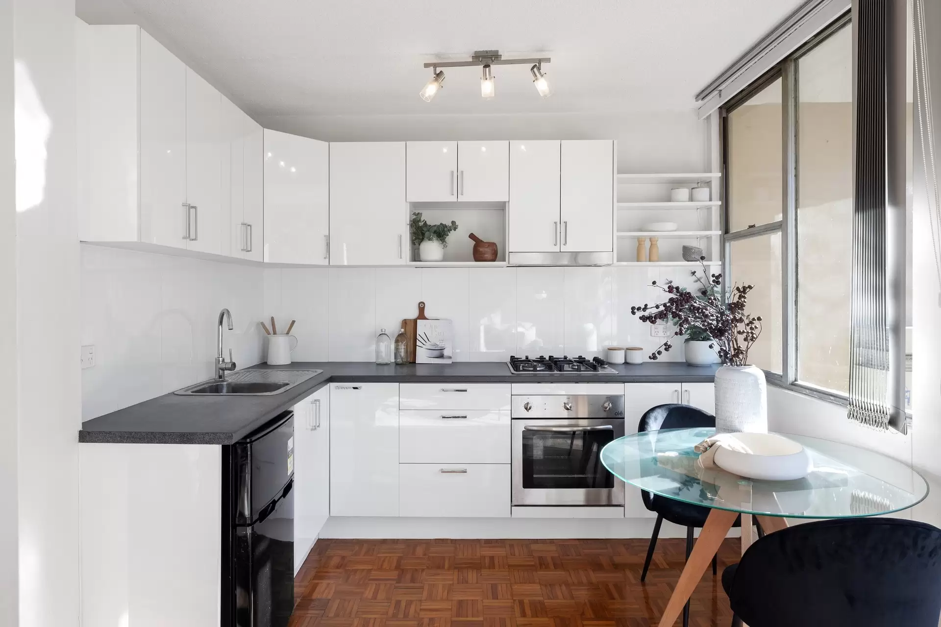 306/76 Roslyn Gardens, Rushcutters Bay Sold by Bradfield Badgerfox - image 1