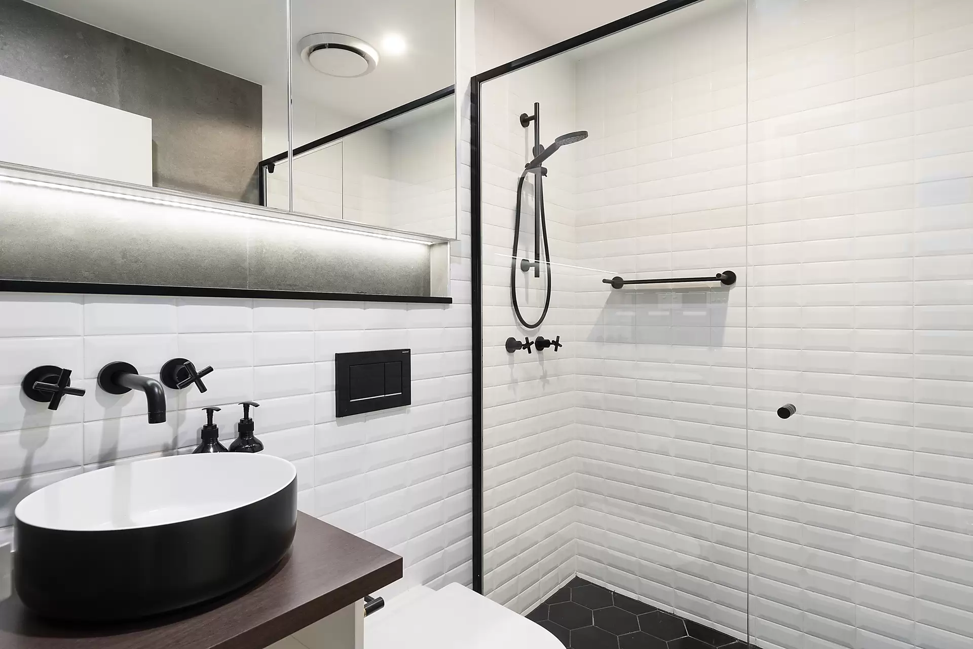 33/6 Danks Street, Waterloo Sold by Bradfield Badgerfox - image 1