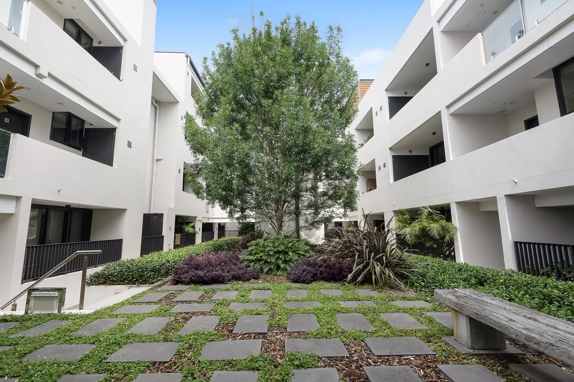 33/6 Danks Street, Waterloo Sold by Bradfield Badgerfox - image 1
