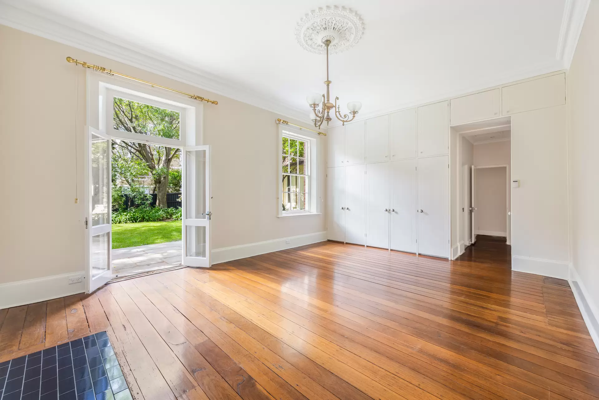 59 Darling Point Road, Darling Point Leased by Bradfield Badgerfox - image 1