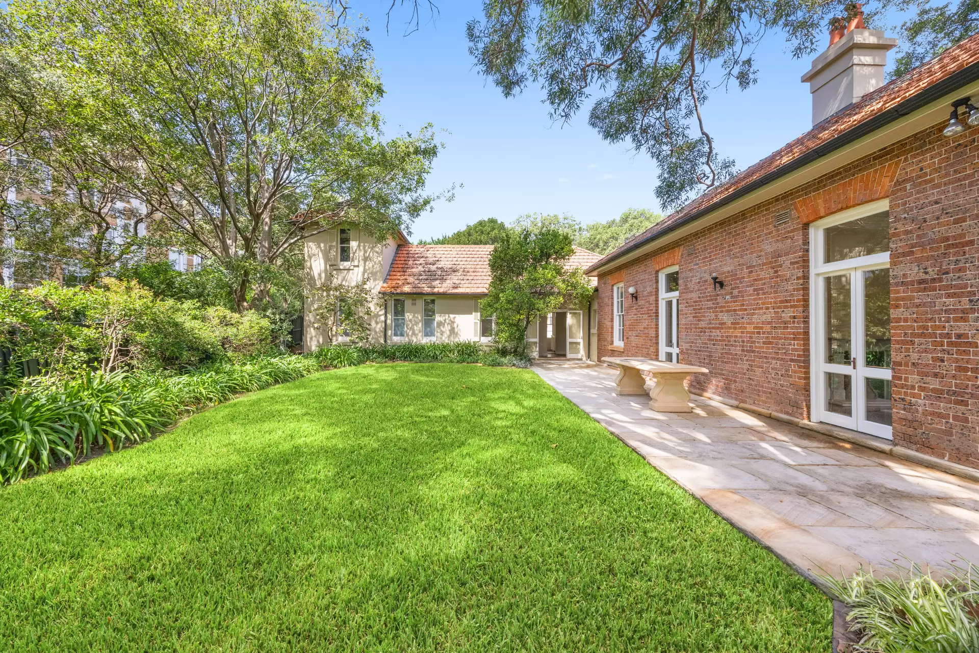59 Darling Point Road, Darling Point Leased by Bradfield Badgerfox - image 1