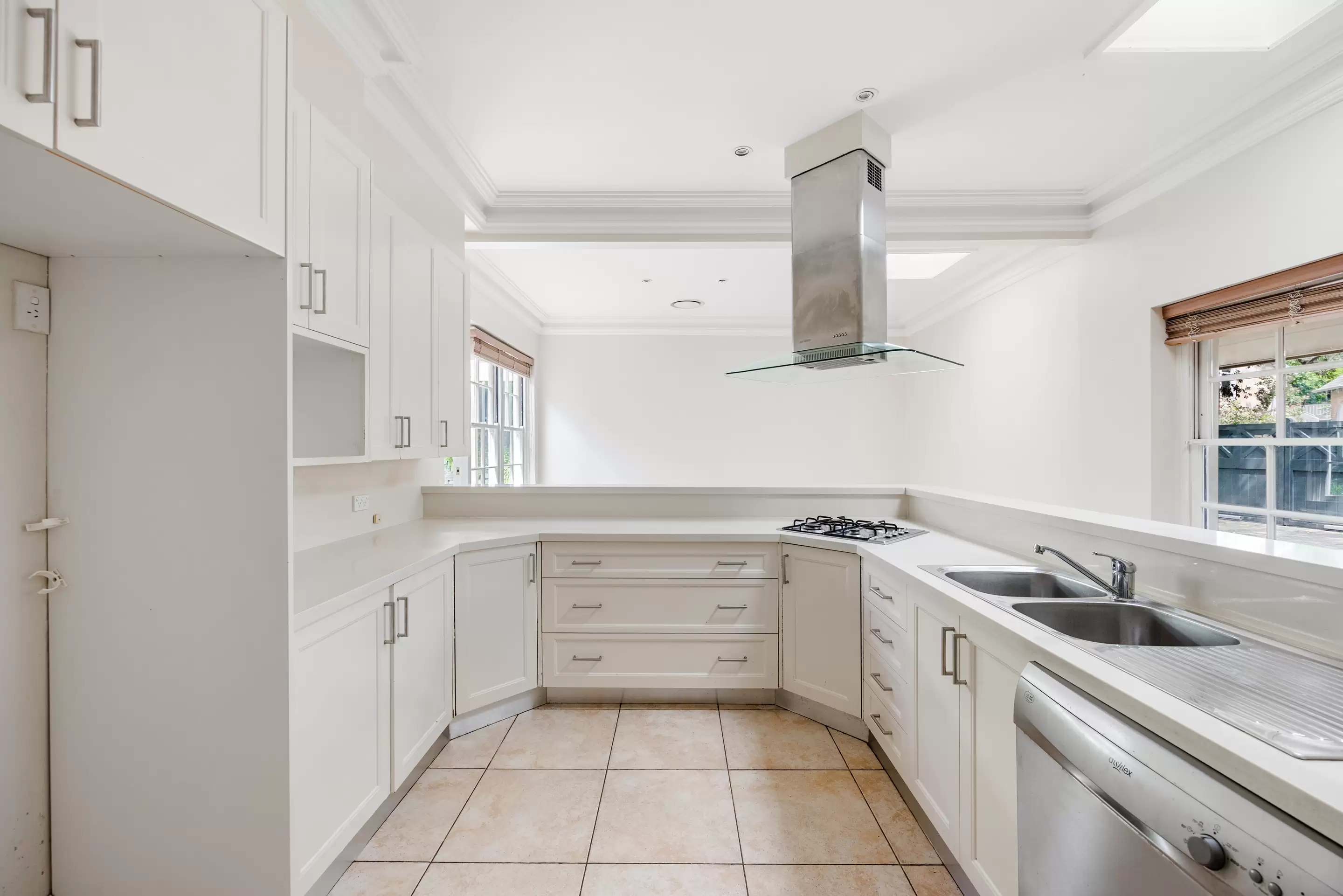 59 Darling Point Road, Darling Point Leased by Bradfield Badgerfox - image 1