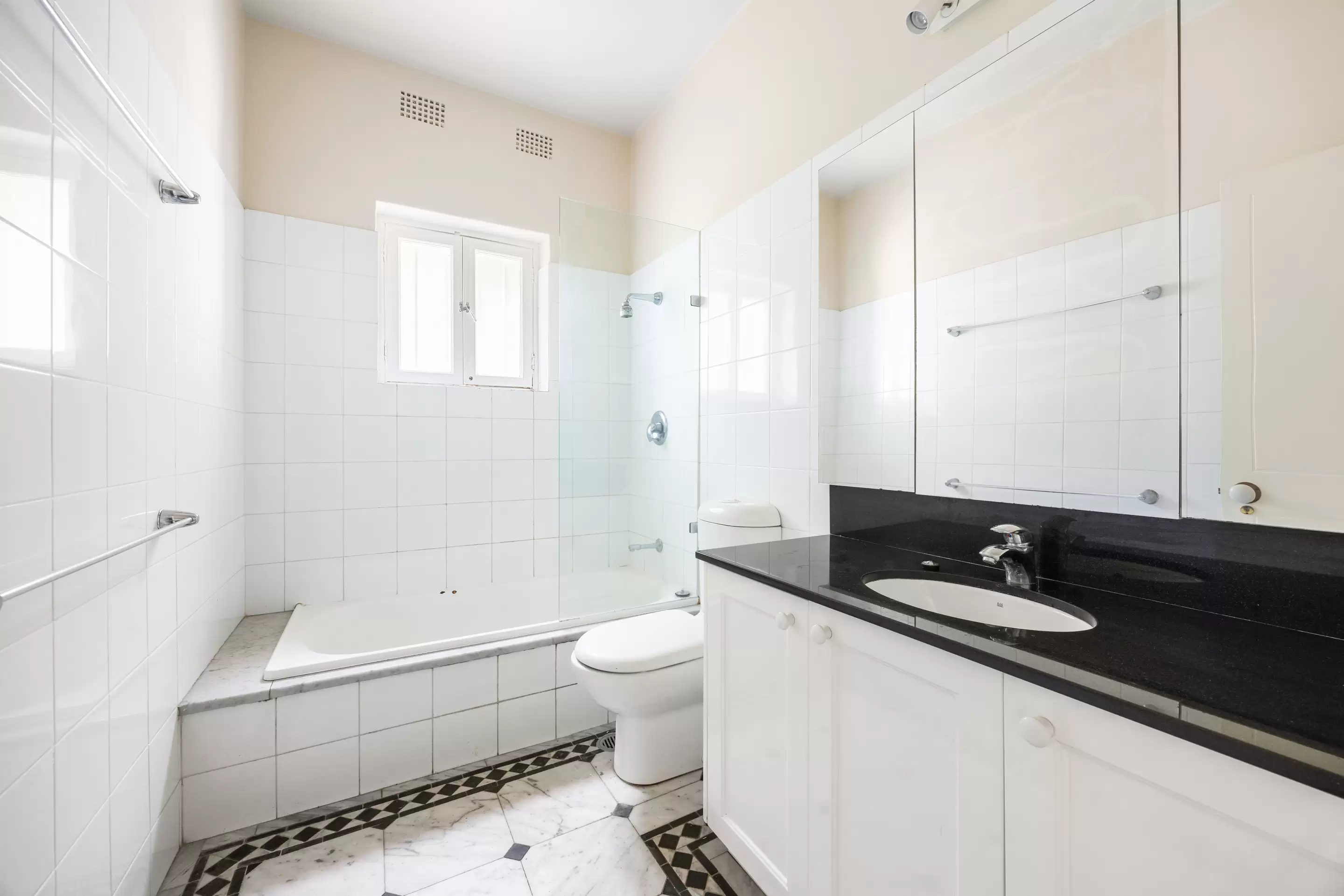 59 Darling Point Road, Darling Point Leased by Bradfield Badgerfox - image 1