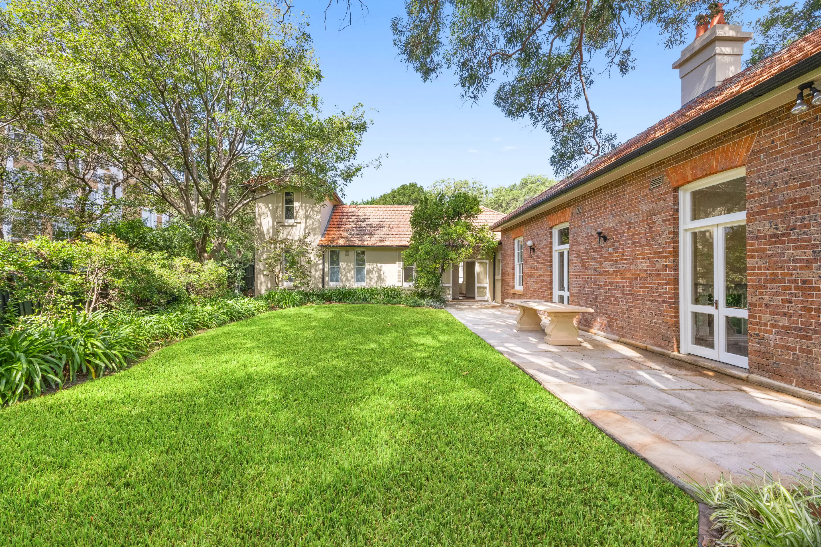59 Darling Point Road, Darling Point Leased by Bradfield Badgerfox - image 1