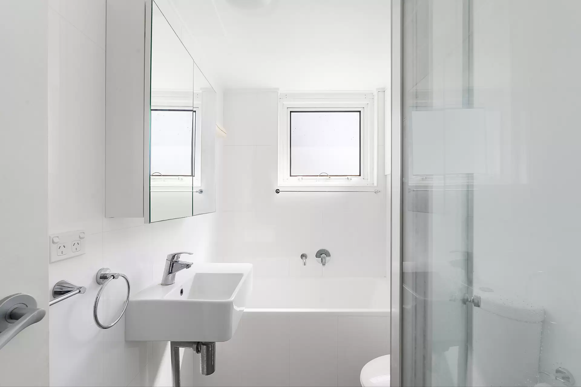 2/142 Old South Head Road, Bellevue Hill Sold by Bradfield Badgerfox - image 1