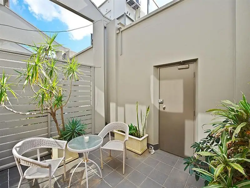 11/95 Palmer Street, Woolloomooloo Sold by Bradfield Badgerfox - image 1