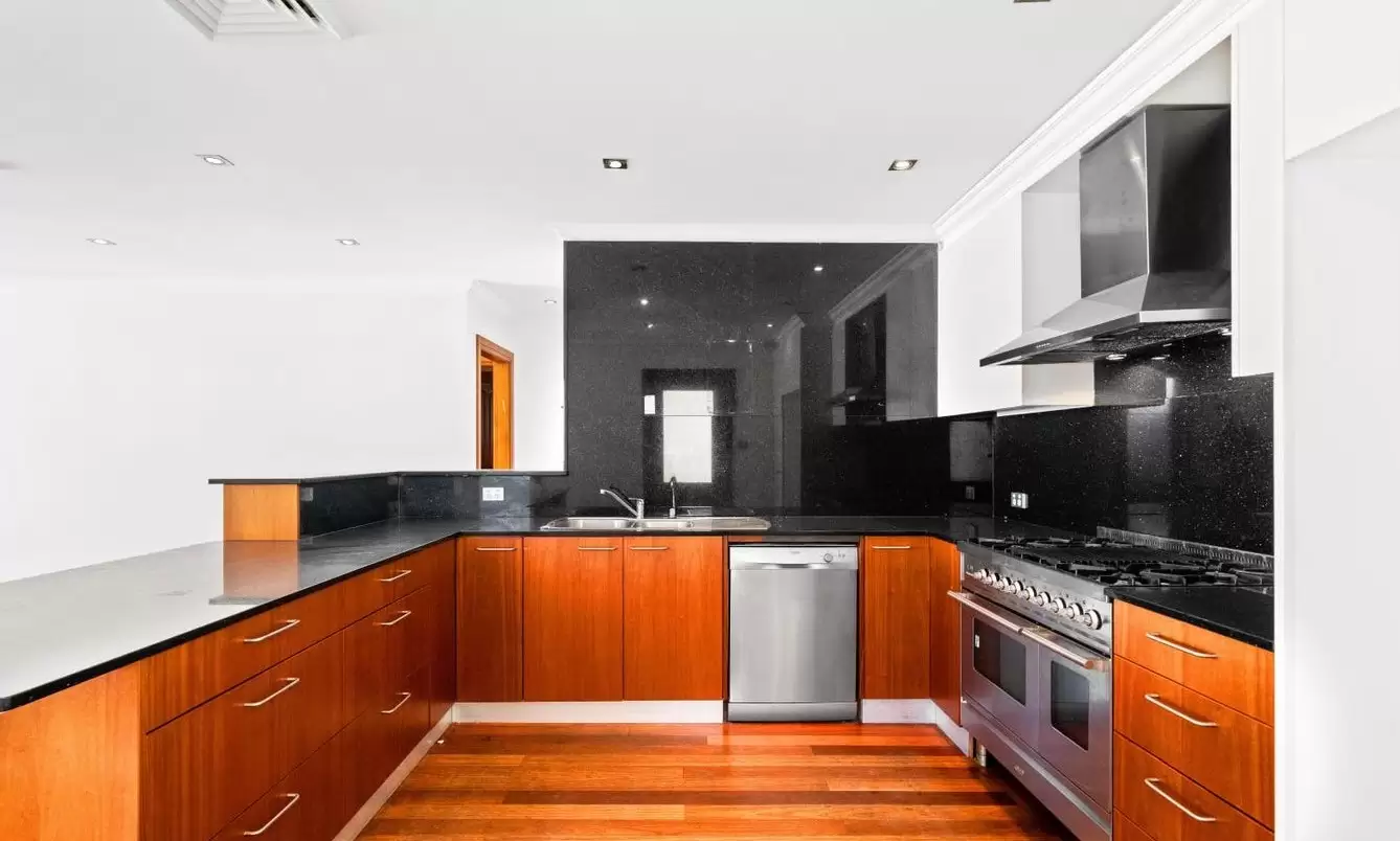 31A New South Head Road, Vaucluse Leased by Bradfield Badgerfox - image 1