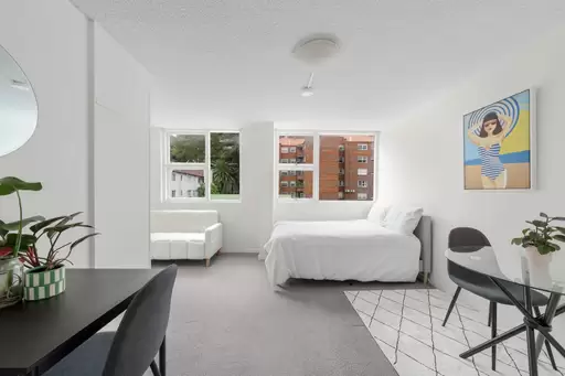 36/5-7 Esplanade, Elizabeth Bay Sold by Bradfield Badgerfox