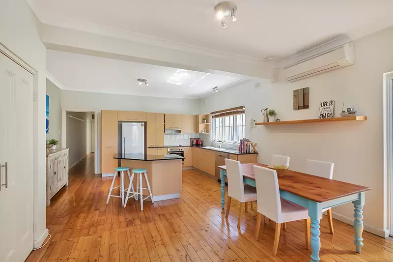2/9A Fletcher Street, Tamarama Leased by Bradfield Badgerfox - image 1