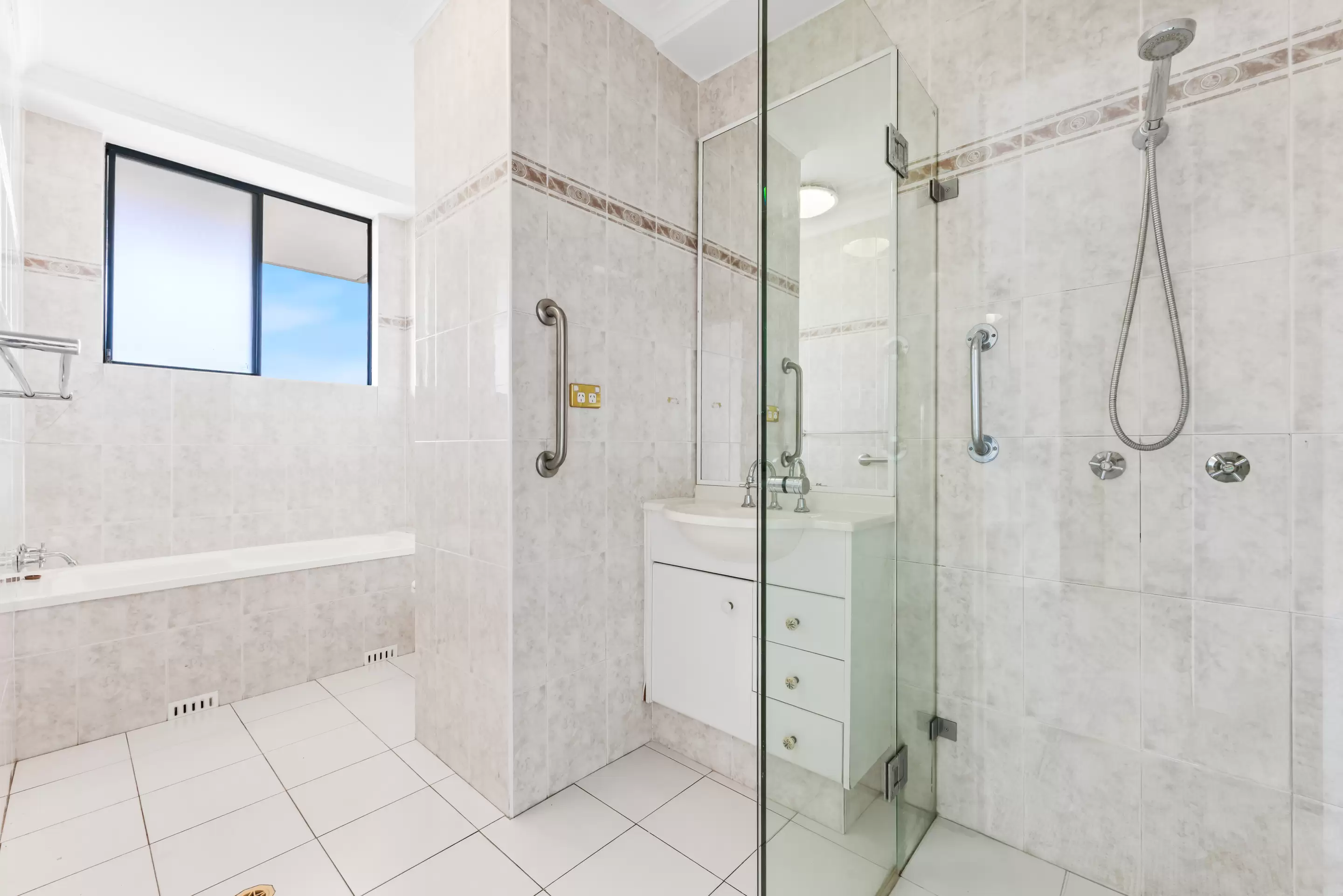 50/818 Anzac Parade, Maroubra Leased by Bradfield Badgerfox - image 1
