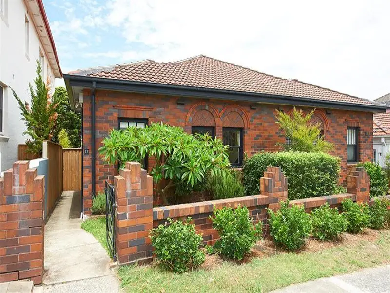 17 Hastings Parade, Bondi Beach Sold by Bradfield Badgerfox - image 1